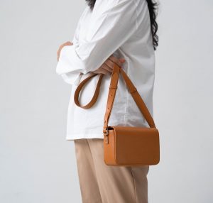 Sol Box Shoulder Bag - Tan - Image 3