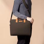 Detachable shoulder strap detail on clove Fleet messenger bag | KlippiK Kuwait